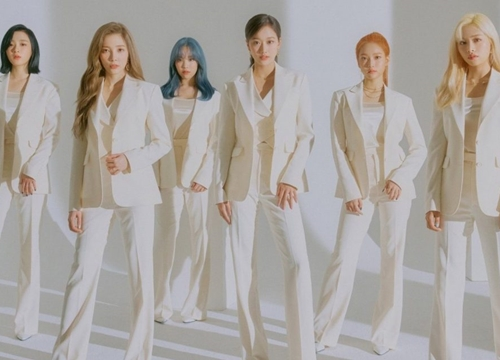 Kpop girl group April showing an elegant side in LALALILALA