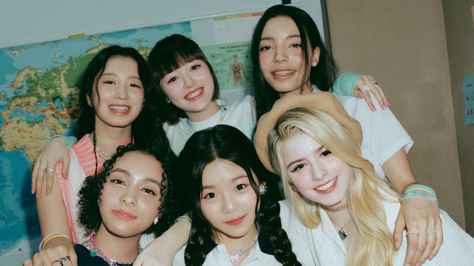 Rookie global girl group VCHA