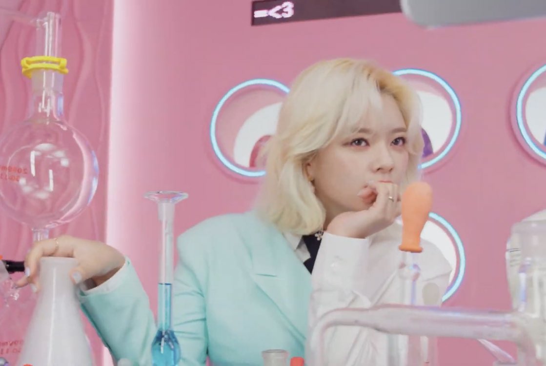 Jeongyeon shooting for the TWICE music video Scientist