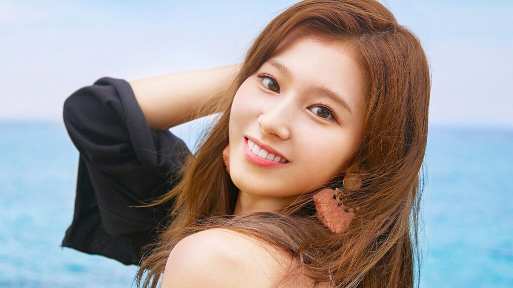 Sana Member of Twice Kpop girl group